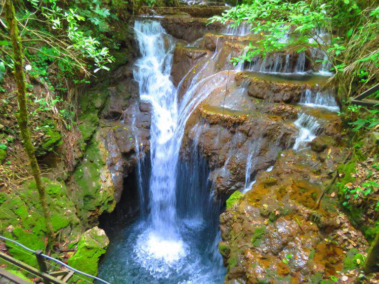 Buraco Do Macaco: A Cachoeira Acessada Por Túnel De Uma Caverna | Bonito MS: Agência Bonito Eco Tour